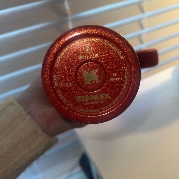 Stanley Tinsel Quencher 40oz Red - Limited Edition (soldout on Stanley website) - Picture 6 of 7